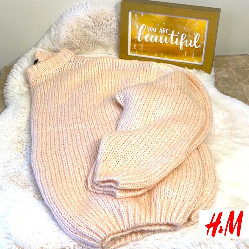H and M pink light sweater